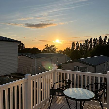 Escape City Caravan Lytchett Minster Exterior foto