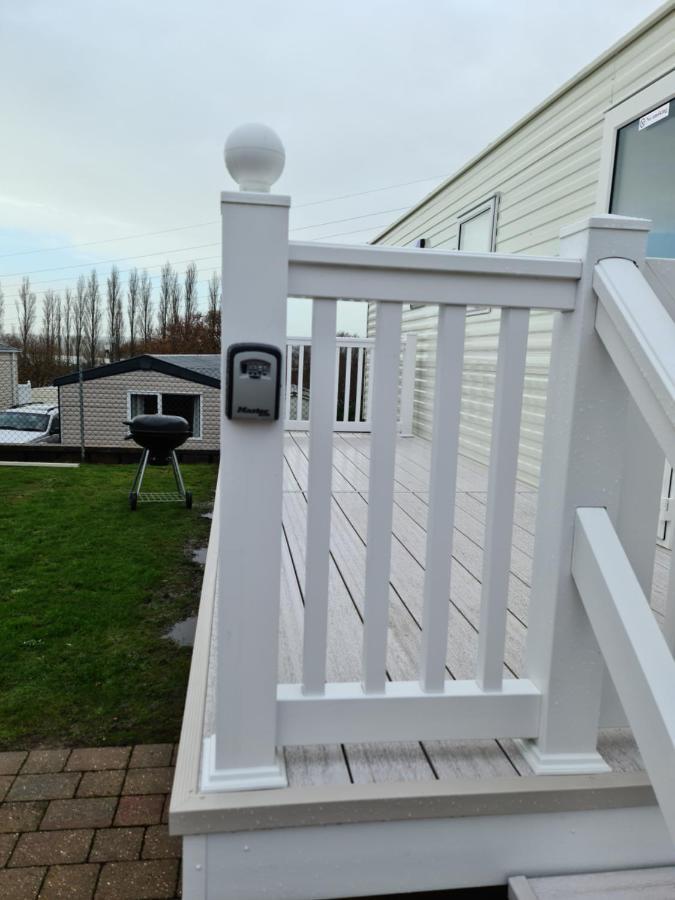 Escape City Caravan Lytchett Minster Exterior foto