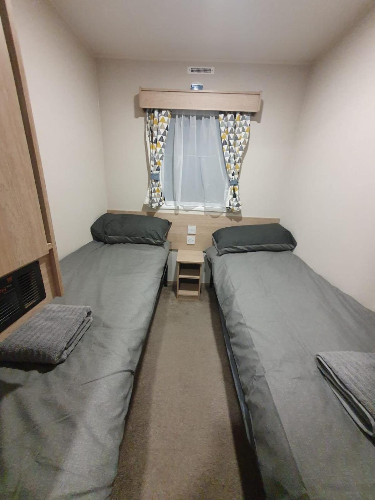 Escape City Caravan Lytchett Minster Exterior foto